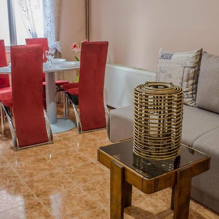 Bb Downtown Apartment บายินา บาชตา ภายนอก รูปภาพ