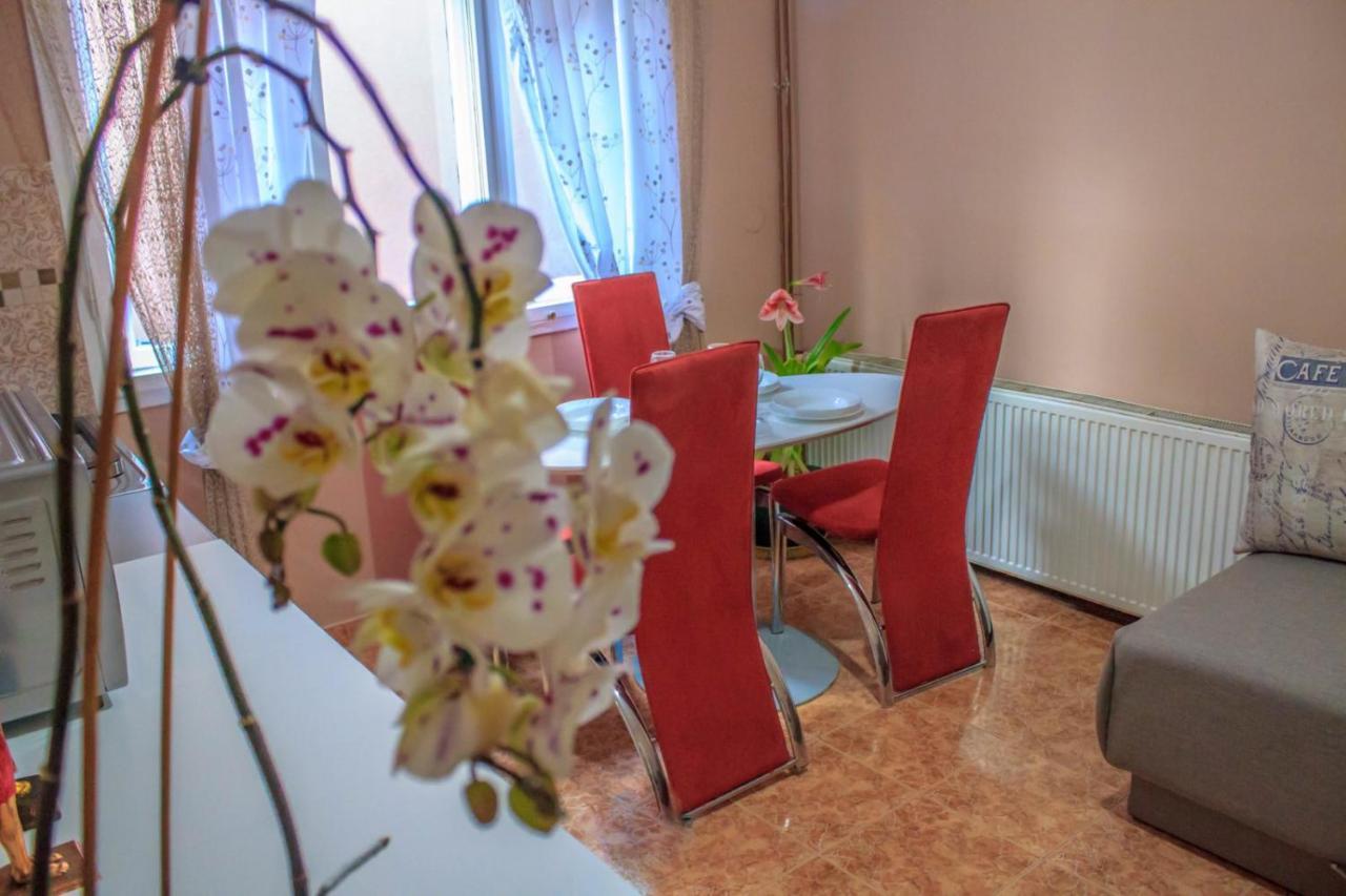 Bb Downtown Apartment บายินา บาชตา ภายนอก รูปภาพ