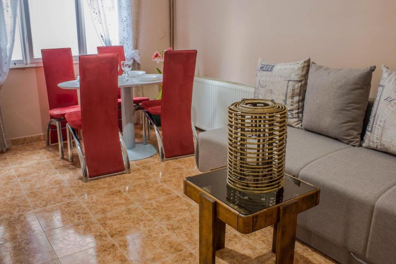 Bb Downtown Apartment บายินา บาชตา ภายนอก รูปภาพ