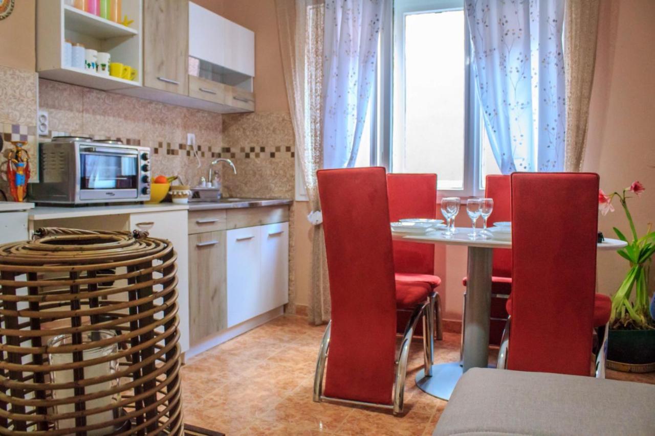 Bb Downtown Apartment บายินา บาชตา ภายนอก รูปภาพ