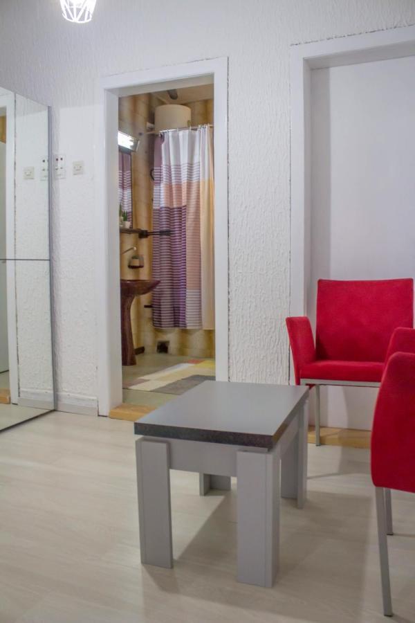 Bb Downtown Apartment บายินา บาชตา ภายนอก รูปภาพ