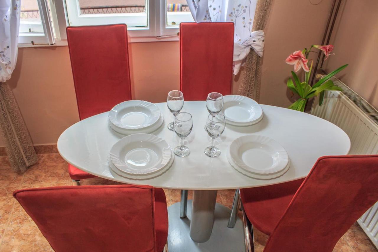 Bb Downtown Apartment บายินา บาชตา ภายนอก รูปภาพ