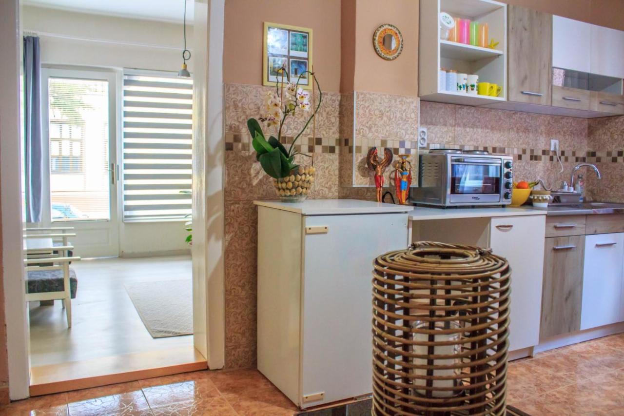 Bb Downtown Apartment บายินา บาชตา ภายนอก รูปภาพ