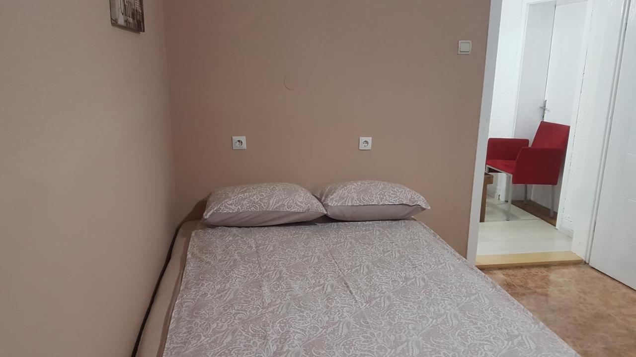 Bb Downtown Apartment บายินา บาชตา ภายนอก รูปภาพ