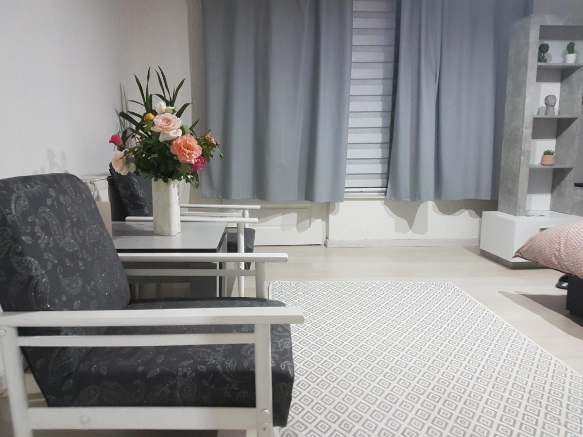 Bb Downtown Apartment บายินา บาชตา ภายนอก รูปภาพ