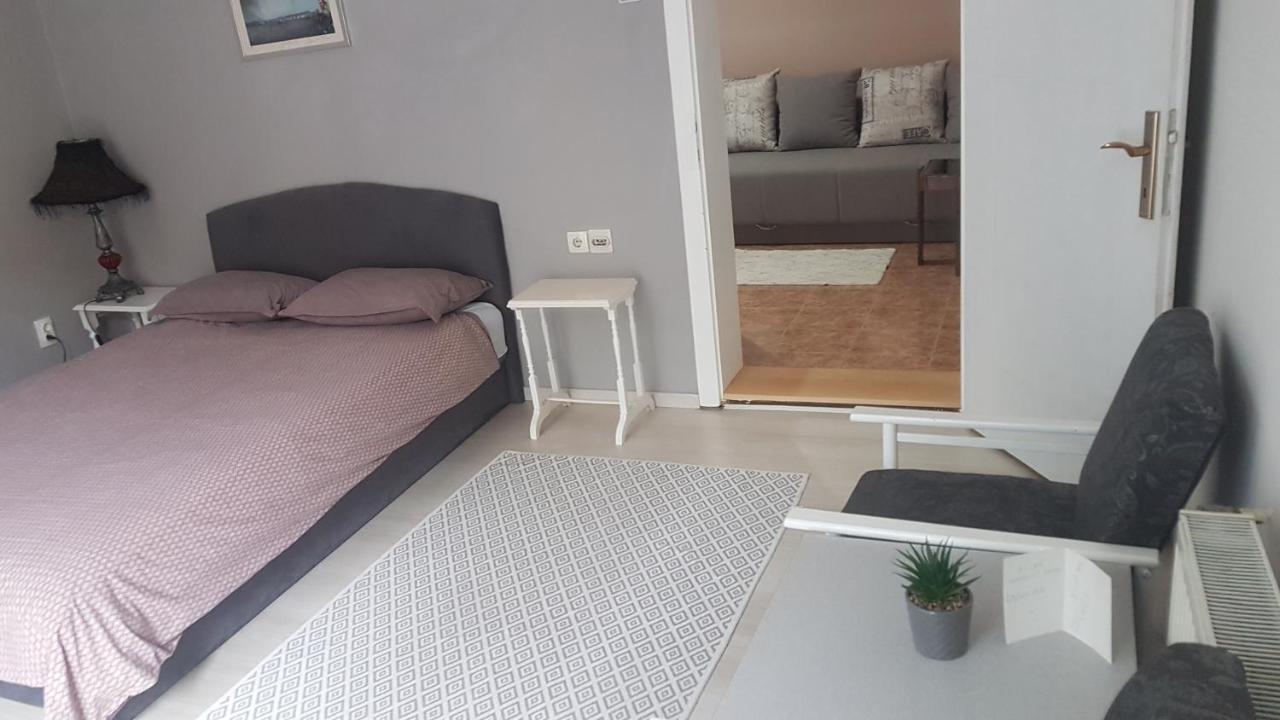 Bb Downtown Apartment บายินา บาชตา ภายนอก รูปภาพ